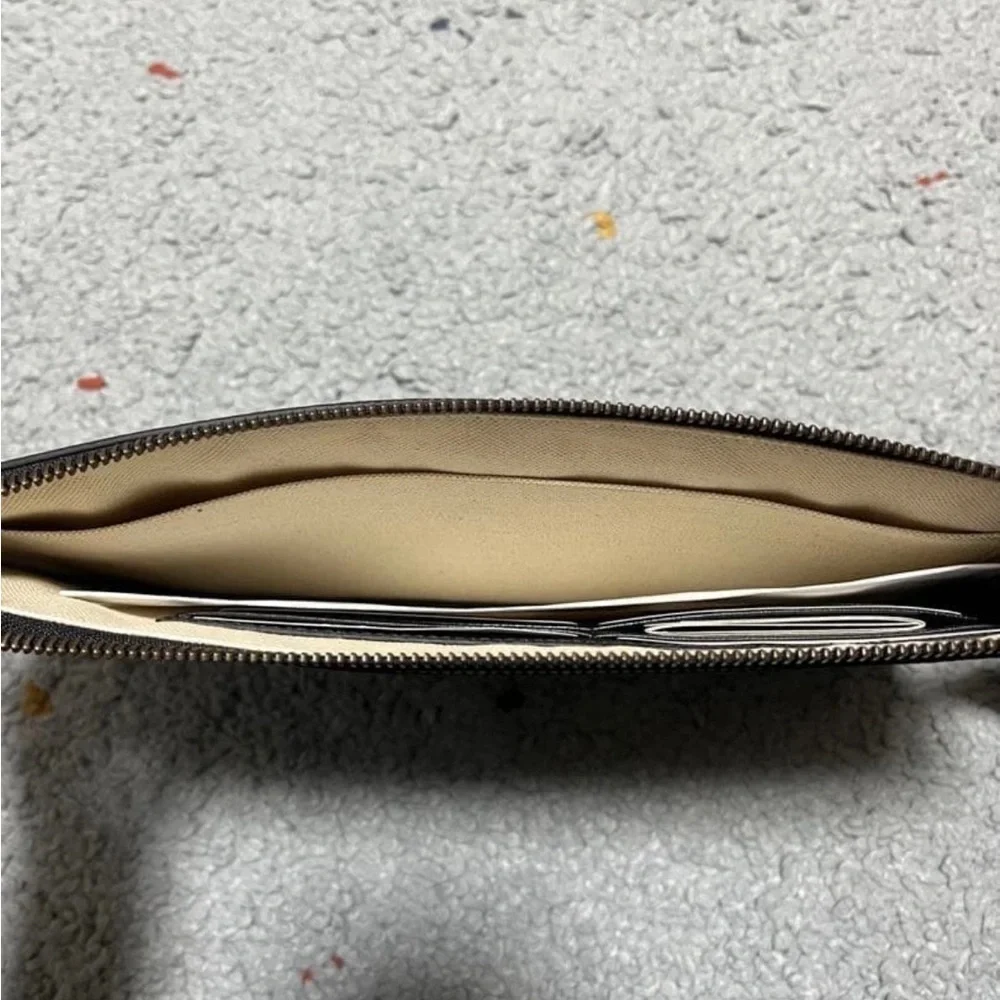 Gucci Black Leather Wristlet - Picture 4 of 8